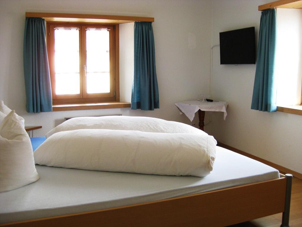 Pensiun Garni Plaz Hotell Scuol Rum bild